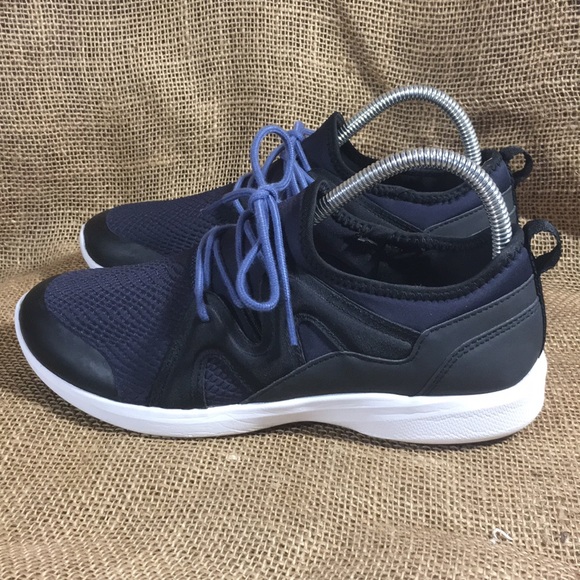 vionic storm sneaker